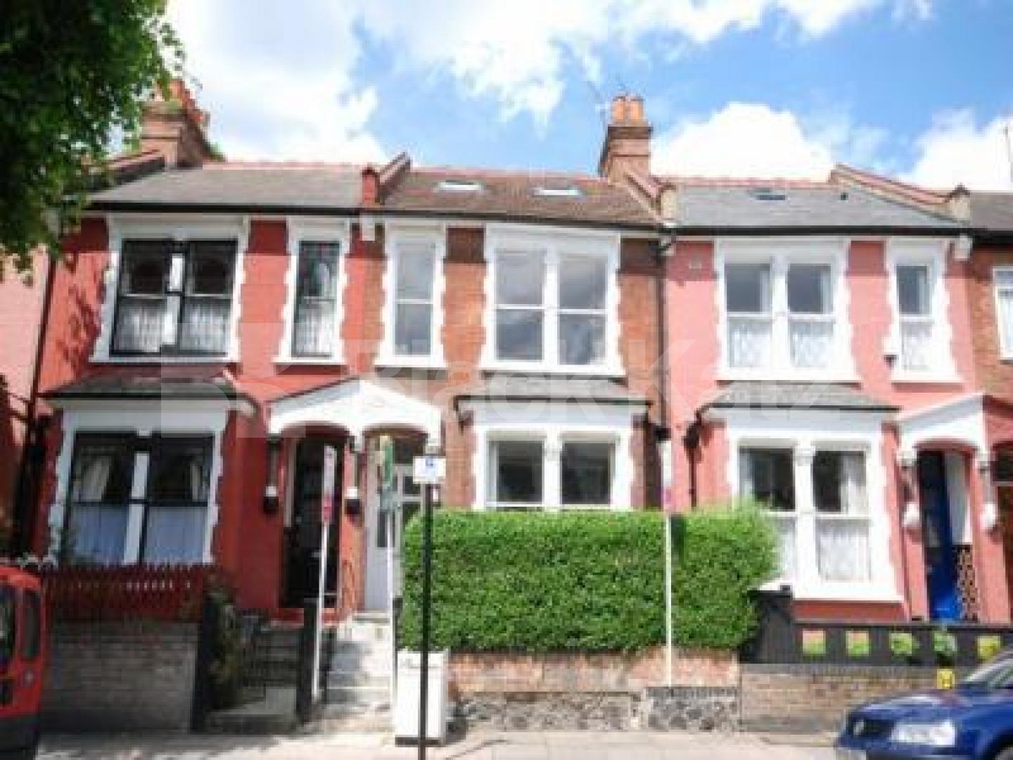 			Fantastic Flat With Terrace, 3 Bedroom, 1 bath, 1 reception Flat			 Harberton Road, Archway